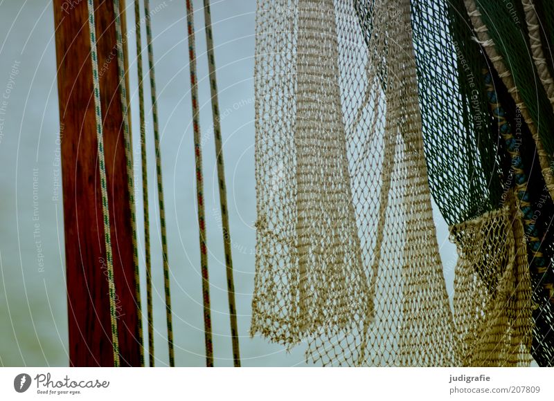 Netz Fischereiwirtschaft Fischerboot Seil hängen Stimmung Mast Fischernetz Farbfoto Außenaufnahme Tag Detailaufnahme Bildausschnitt