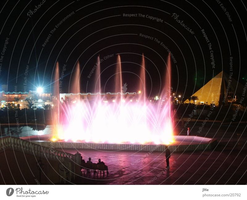 nächtliche Wasserspiele Wasserfontäne Nacht Show Zufriedenheit