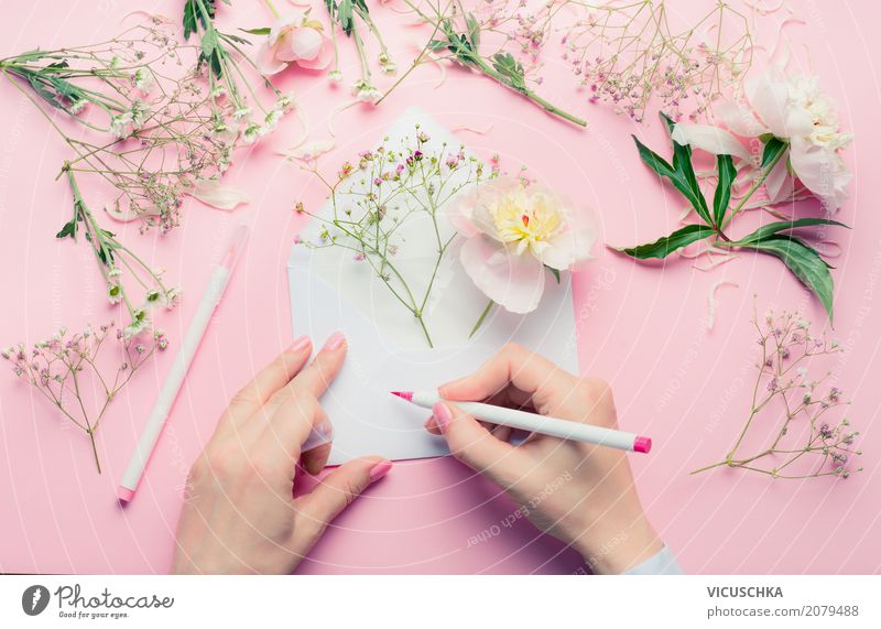 Weibliche Hände schreiben Grußkarte mit Blumen Lifestyle Stil Design Sommer Feste & Feiern Valentinstag Muttertag Hochzeit Geburtstag Mensch feminin Frau