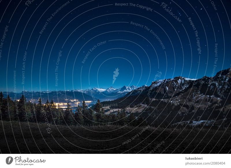Nachtaufnahme mit Blick auf die Schneeberge und den Thunersee Umwelt Natur Landschaft Himmel Stern Herbst Winter Schönes Wetter Nebel Schneebedeckte Gipfel
