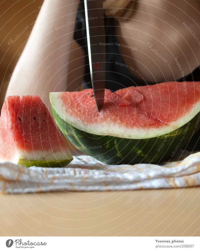 Melone Lebensmittel Frucht Dessert Ernährung Essen Bioprodukte Vegetarische Ernährung Diät Melonen Wassermelone frisch rot Messer geschnitten lecker Farbfoto