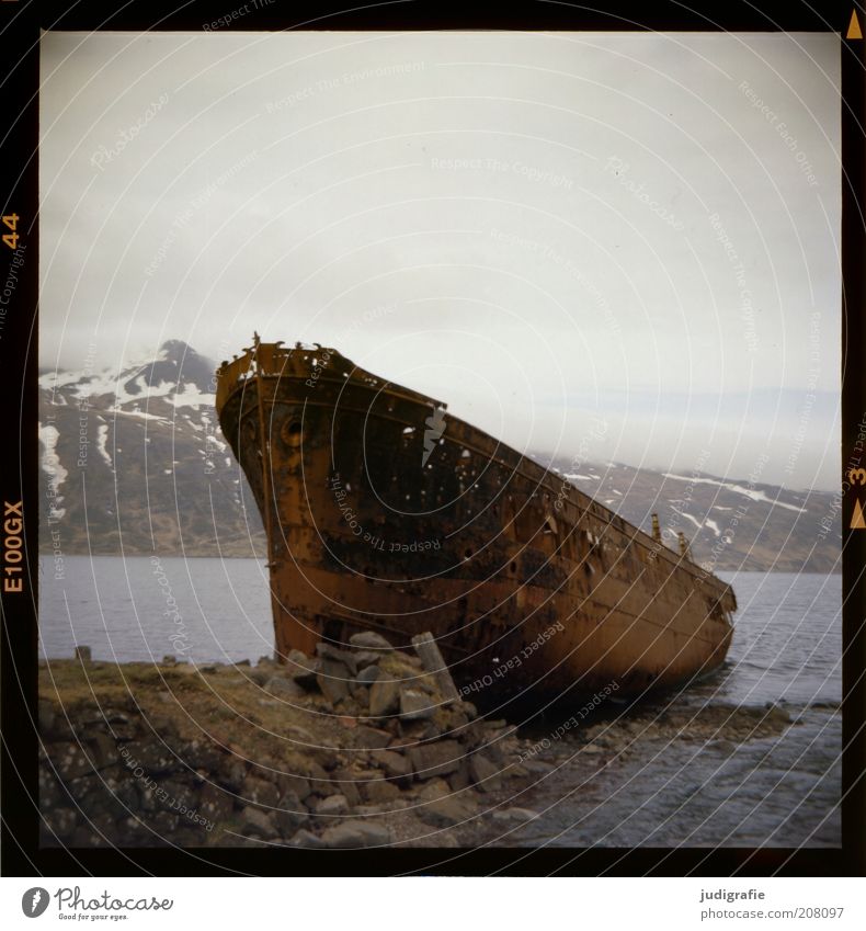 Island Umwelt Natur Landschaft Himmel Wolken Klima schlechtes Wetter Berge u. Gebirge Schneebedeckte Gipfel Küste Bucht Fjord Djupavik Schifffahrt Fischerboot
