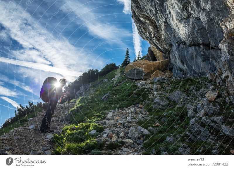 Wandern im Gegenlicht Freizeit & Hobby Klettern Bergsteigen Mensch maskulin 1 18-30 Jahre Jugendliche Erwachsene Natur Landschaft Alpen Berge u. Gebirge