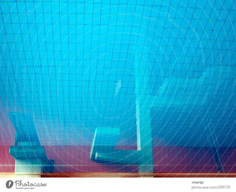 Springerbecken Lifestyle Freizeit & Hobby Ausflug Sport Schwimmbad Schwimmhalle Wasser blau Sprungbrett Farbfoto abstrakt Strukturen & Formen Menschenleer