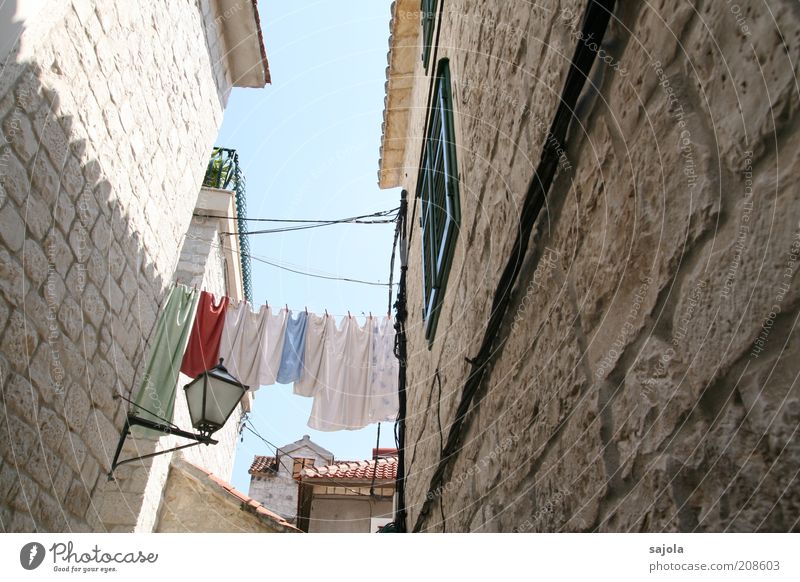 wäsche zwischen den häusern Ferien & Urlaub & Reisen Tourismus Städtereise Sommer Sommerurlaub Häusliches Leben Haus Trogir Kroatien Dalmatien Europa