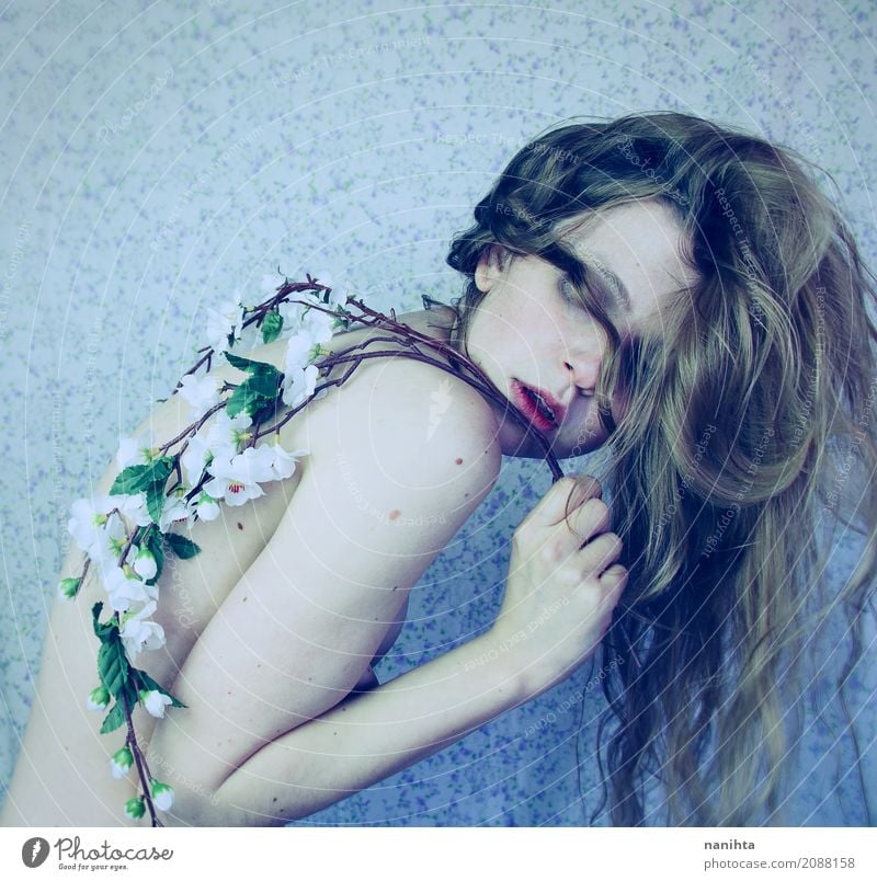 Künstlerisches Foto über Weiblichkeit Körper Haut Sinnesorgane ruhig Mensch feminin Junge Frau Jugendliche 1 18-30 Jahre Erwachsene Blume Haare & Frisuren