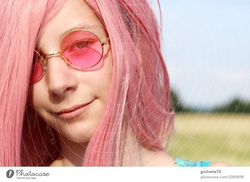 My world is pink | Mädchen mit rosa Haaren und pinker Brille feminin Junge Frau Jugendliche Kindheit Leben Haare & Frisuren 1 Mensch 8-13 Jahre 13-18 Jahre