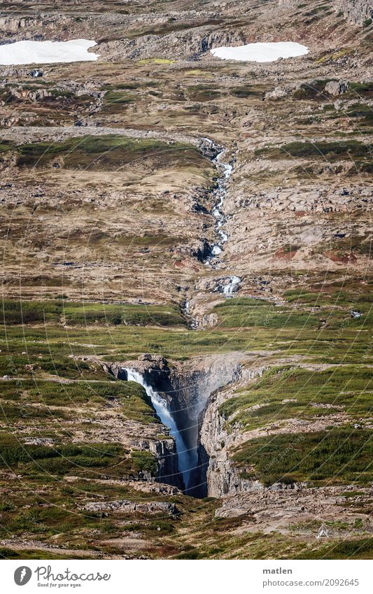 Psalm 106 und die Erde tat sich auf.... Natur Landschaft Wasser Frühling Gras Felsen Schlucht Wasserfall gigantisch braun grün weiß Island Westfjord