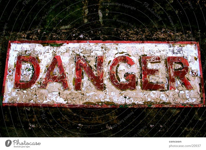 DANGER! abblättern gefährlich England Großbritannien rot Rost kaputt Industrie Farbe alt überstrichen Danger bedrohlich Schilder & Markierungen Richmond
