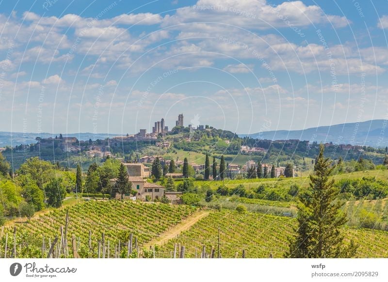 Panoramablick auf San Gimignano Toskana Italien Landschaft Dorf Stadt Altstadt Turm Architektur historisch mittelalterliches manhattan Weltkulturerbe