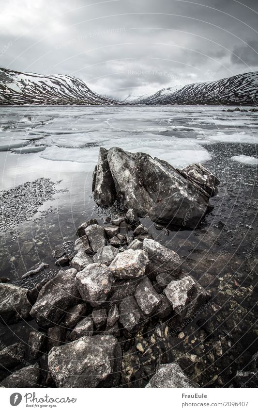 norge IV Natur Landschaft Wasser Gewitterwolken Frühling Winter Berge u. Gebirge Gletscher See Norwegen Skandinavien jotunheimen Menschenleer dunkel Flüssigkeit
