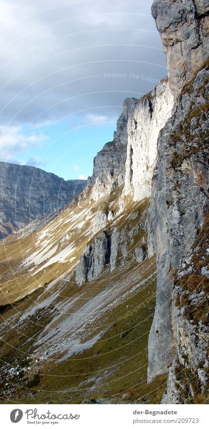 Am Schienflue Freiheit Berge u. Gebirge Umwelt Natur Landschaft Urelemente Himmel Wolken Herbst Wetter Felsen Alpen Stein ästhetisch fantastisch hoch grau grün