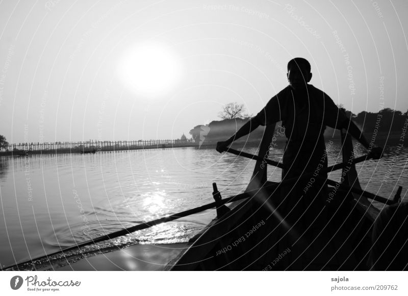 ruderer Ferien & Urlaub & Reisen Tourismus Ausflug Ruderboot Mensch maskulin Mann Erwachsene 1 Wasser Sonne Schönes Wetter See Amarapura Myanmar Asien