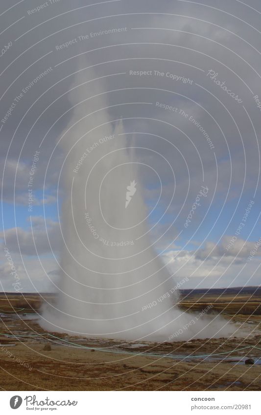 Strokkur Island Geysir Wasserfontäne Heisse Quellen Eruption Naturwunder