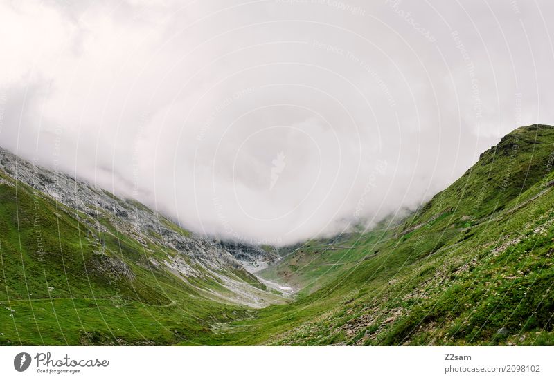 trübe Aussichten Umwelt Natur Landschaft Wolken schlechtes Wetter Nebel Regen Alpen Berge u. Gebirge Gipfel Gletscher Straße bedrohlich dunkel gigantisch