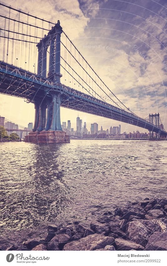 Stilisiertes Bild der Weinlese der Manhattan-Brücke, New York City. Ferien & Urlaub & Reisen Tourismus Sightseeing Städtereise Brooklyn Skyline Architektur