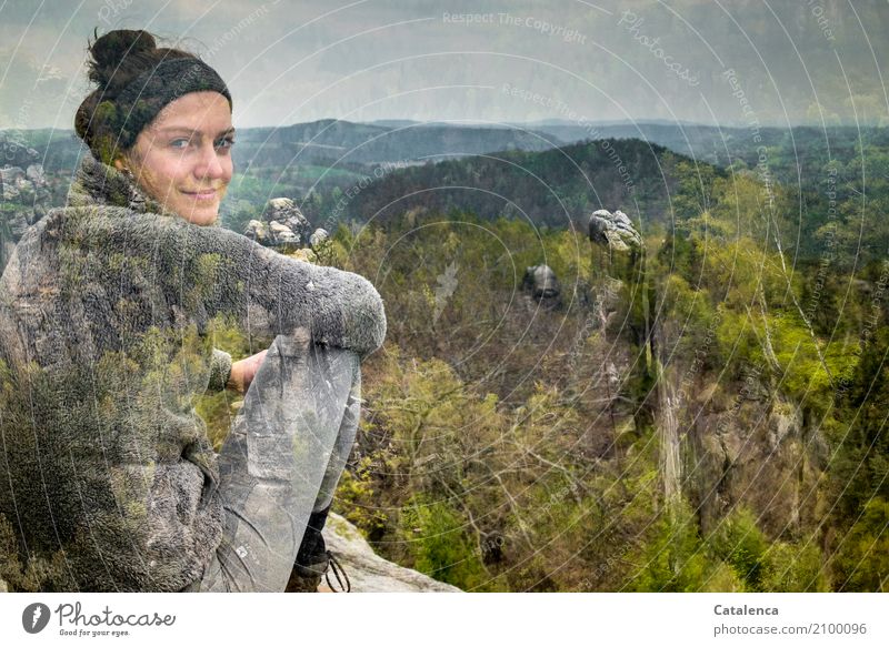 Jahreszeiten | Frühling. Porträt einer jungen Frau auf einem Felsen im Elbsandsteingebirge wandern feminin Junge Frau Jugendliche 1 Mensch Landschaft Himmel