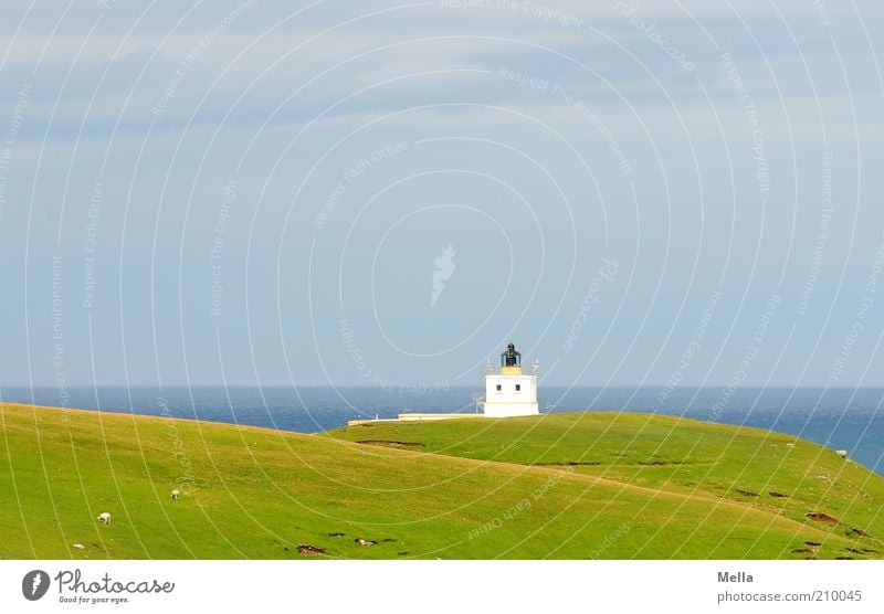 Am Ende der Welt Ferien & Urlaub & Reisen Ausflug Ferne Freiheit Meer Umwelt Natur Landschaft Hügel Küste Turm Leuchtturm frei Unendlichkeit klein blau grün