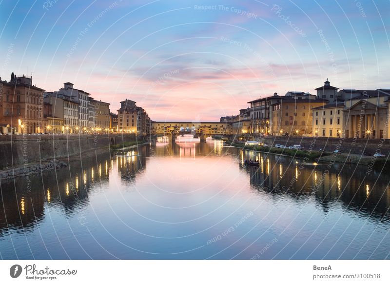 Ponte Vecchio in Florenz bei Sonnenuntergang Ferien & Urlaub & Reisen Tourismus Sightseeing Städtereise Wasser Wolkenloser Himmel Sonnenaufgang Fluss Arno