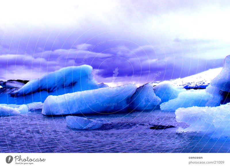 Jokulsarlon iceberg lagoon kalt Gletscher Eisberg gefroren bizarr Island Wasser arktisch massig Eisblock