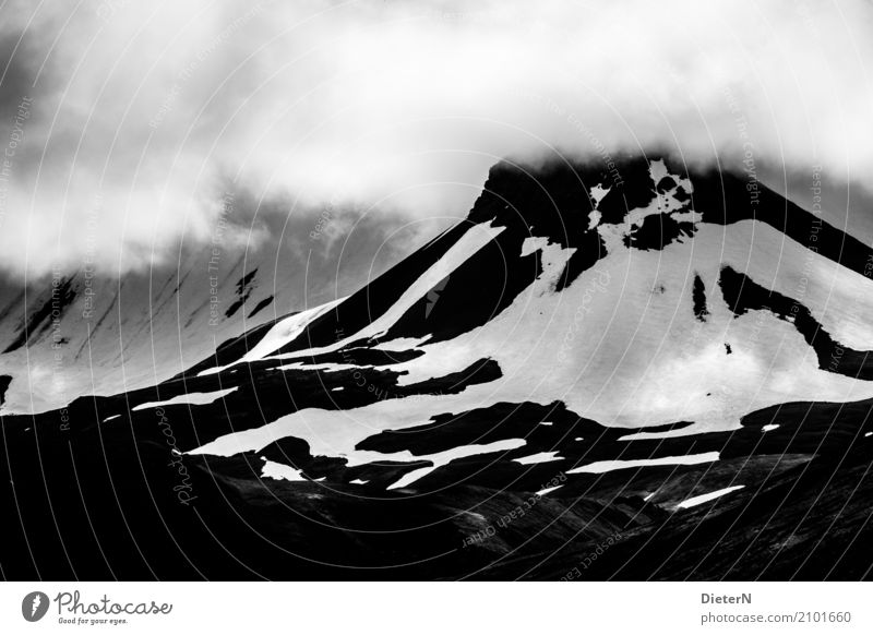 Berg und Tal Umwelt Natur Landschaft Luft Wolken Klima Wetter schlechtes Wetter Felsen Berge u. Gebirge Gipfel Schneebedeckte Gipfel Gletscher grau schwarz weiß