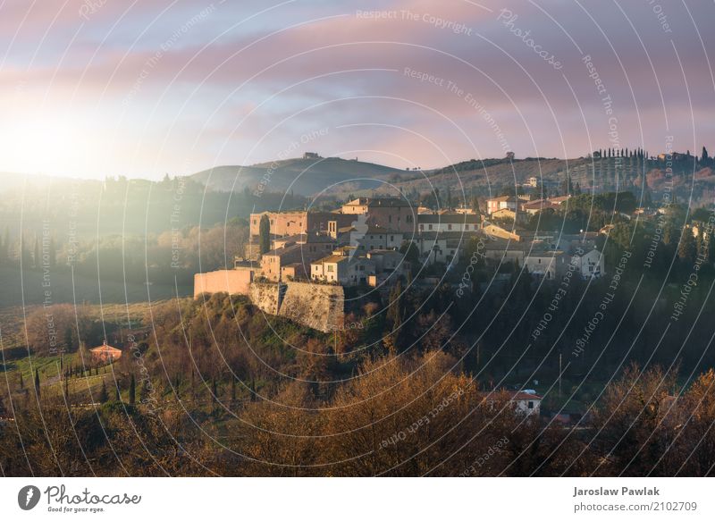 Panoramablick auf die San Giovanni d'Asso in der Toskana schön Ferien & Urlaub & Reisen Tourismus Sommer Haus Kultur Landschaft Himmel Hügel Dorf Stadt Gebäude
