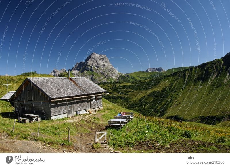 Alpe Derren 2 Haus wandern Umwelt Natur Landschaft Wolkenloser Himmel Sommer Klima Schönes Wetter Hügel Felsen Alpen Berge u. Gebirge Gipfel Hütte Horizont