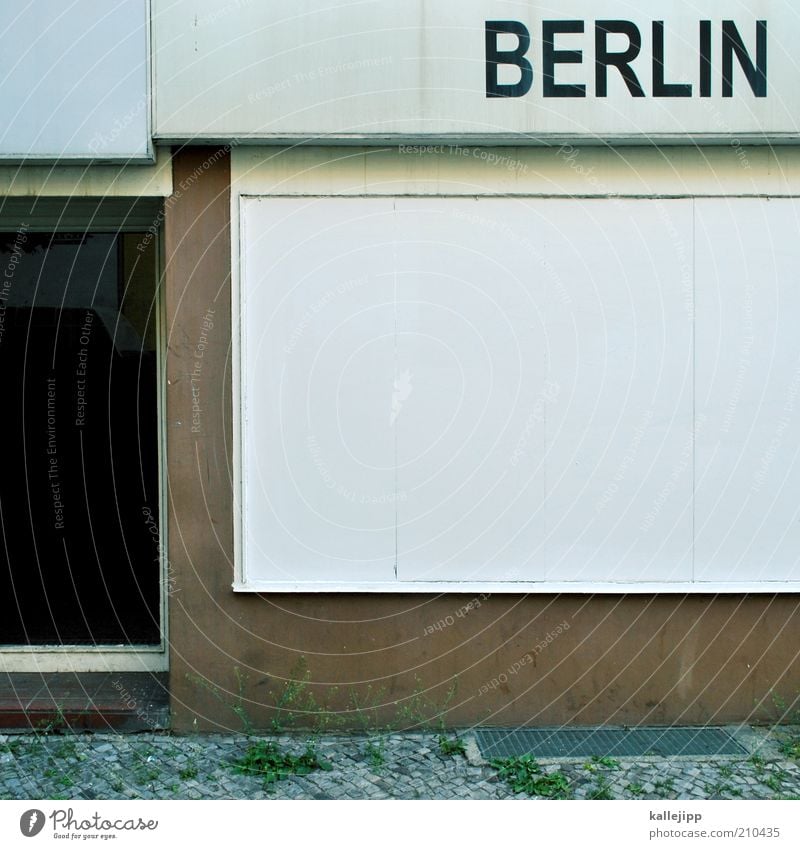 ich bin wieder hier Hauptstadt Schriftzeichen Schilder & Markierungen Berlin Ladengeschäft Farbfoto Gedeckte Farben Menschenleer Tag Licht Schatten Kontrast
