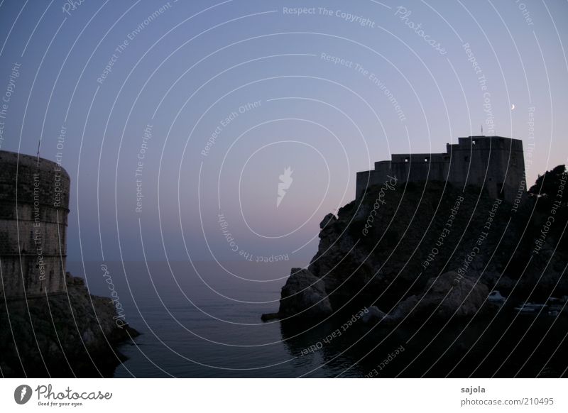 Dämmerung in Dubrovnik Umwelt Landschaft Urelemente Wasser Himmel Mond Sommer Meer Adria Kroatien Dalmatien dalmatinische Küste Europa Südosteuropa Balkan Stadt