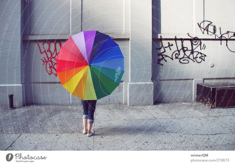Urban. ästhetisch Design Farbfleck Farbe Farbenspiel mehrfarbig New York City Seitenstraße regenbogenfarben Regenschirm Frau Kreativität Idee modern Kontrast