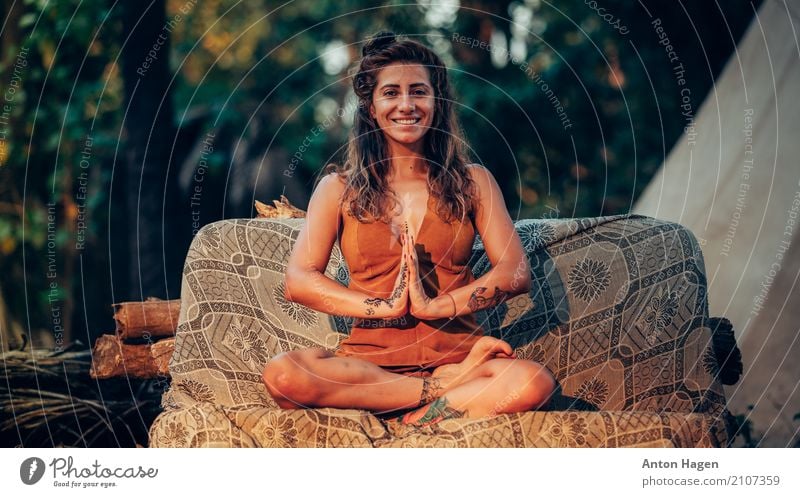 Namaste sportlich harmonisch Meditation Ferien & Urlaub & Reisen Abenteuer Sommer Sonne Yoga feminin Junge Frau Jugendliche 1 Mensch 18-30 Jahre Erwachsene