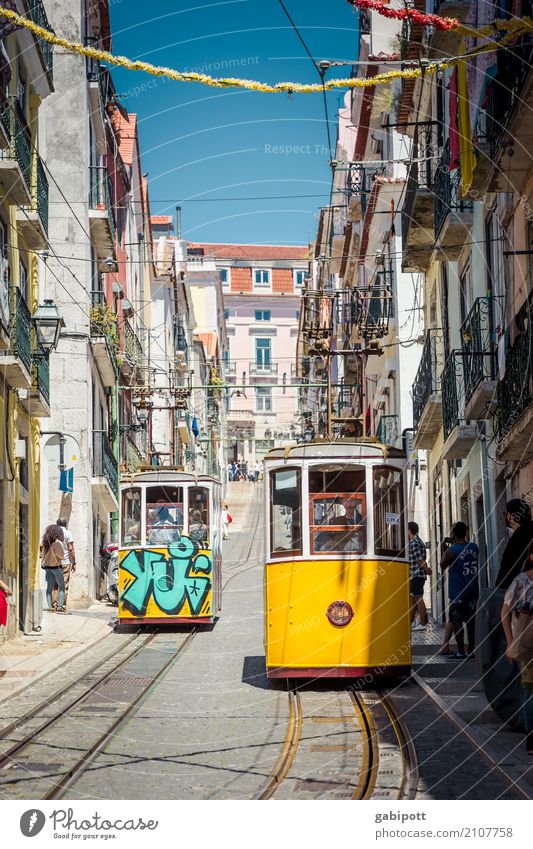 Lissabon - typisches postkartenmotiv Hauptstadt Stadtzentrum Altstadt Fußgängerzone Haus Sehenswürdigkeit Verkehr Verkehrsmittel Verkehrswege Personenverkehr