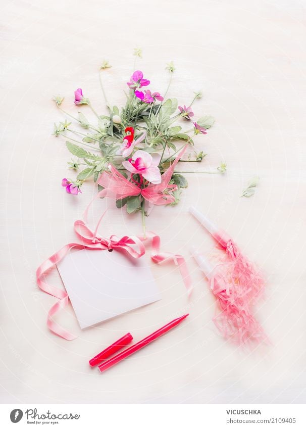 Kleiner rosa Blumenstrauß mit Karte,Schleife und Stift Lifestyle elegant Stil Design Dekoration & Verzierung Feste & Feiern Valentinstag Muttertag Hochzeit