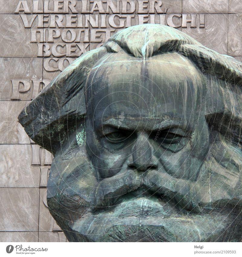 AST 10 | noch ein Karl Kunst Kunstwerk Skulptur Chemnitz Mauer Wand Sehenswürdigkeit Wahrzeichen Denkmal Karl Marx Stein Schriftzeichen stehen alt groß