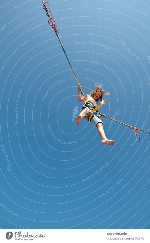 air Freiheit Sommer Fitness Sport-Training Trampolin springen Seil Kind Kindheit 1 Mensch 8-13 Jahre Wolkenloser Himmel einzigartig sportlich blau Freude