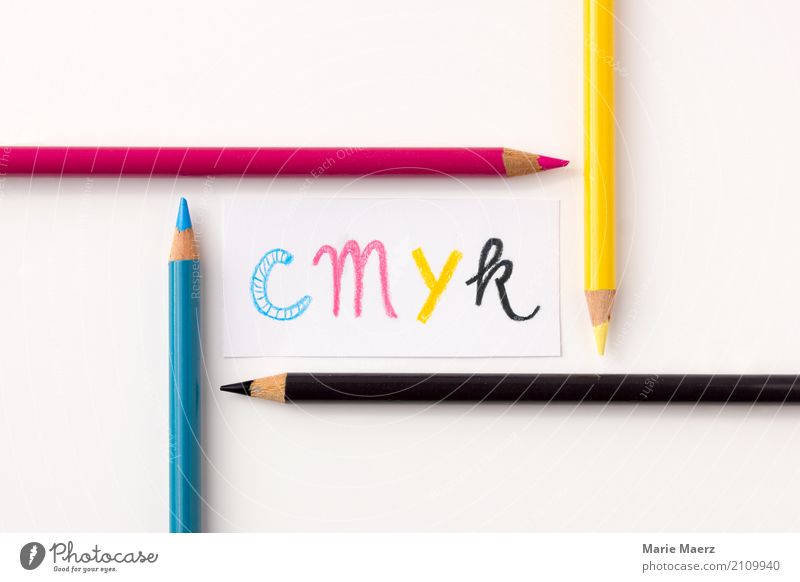 CMYK Design modern mehrfarbig Interesse Kunst drucken Druckfarbe Farbstoff Druckerei Schreibstift Konzept Typographie Buchstaben Farbfoto Studioaufnahme