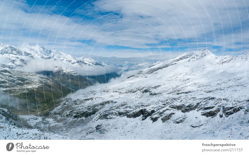 viel weiss Schnee Berge u. Gebirge Landschaft Luft Himmel Wolken Felsen Alpen Schneebedeckte Gipfel blau weiß Farbfoto Außenaufnahme Menschenleer