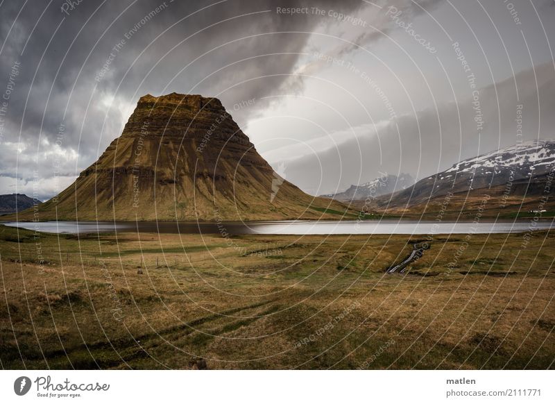 bundt cake Landschaft Pflanze Himmel Wolken Frühling Wetter Schnee Gras Felsen Berge u. Gebirge Vulkan Küste Meer gigantisch braun gelb grau grün Snæfellsnes