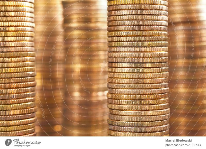 goldene Münzen Geld sparen Erfolg Wirtschaft Kapitalwirtschaft Börse Geldinstitut Business Karriere Metall Kreativität Geldmünzen Bargeld Stapel Hintergrund