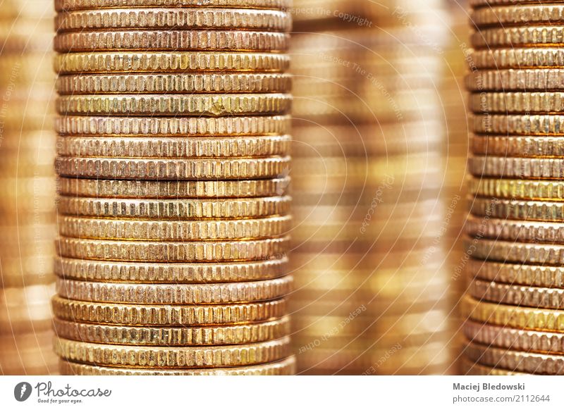 Goldene Türme Geld sparen Erfolg Wirtschaft Kapitalwirtschaft Geldinstitut Business gold Kreativität Preisschild Geldmünzen Bargeld Stapel Hintergrund