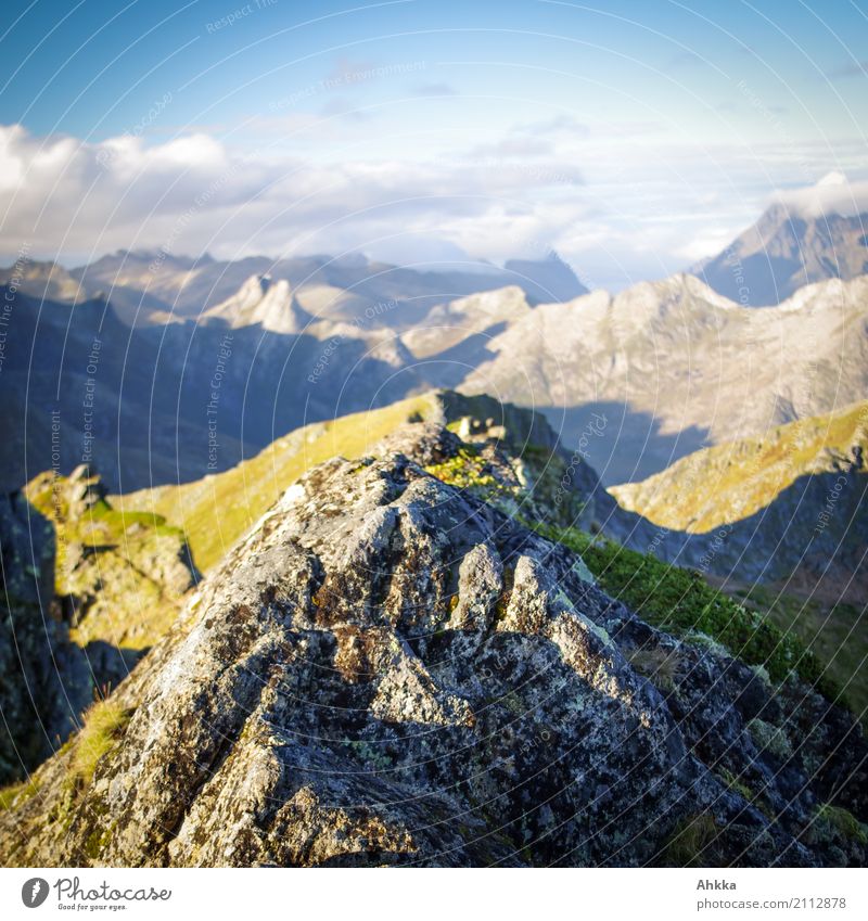 Gipfel, Lofoten, mountain range, Ziel Meditation Abenteuer Ferne Freiheit Expedition Klettern Bergsteigen Natur Landschaft Urelemente Sonnenlicht