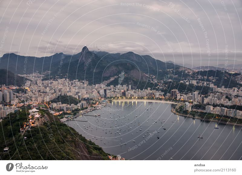 Blick auf Rio de Janeiro Panorama (Aussicht) Totale Starke Tiefenschärfe Tag Textfreiraum unten Textfreiraum oben Gedeckte Farben Außenaufnahme Menschenleer