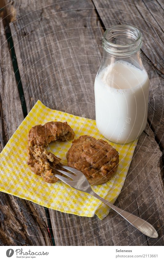 Frühstück Lebensmittel Teigwaren Backwaren Kuchen Süßwaren Muffin Ernährung Getränk Milch Flasche Gabel Essen genießen Gesundheit lecker süß Vegane Ernährung