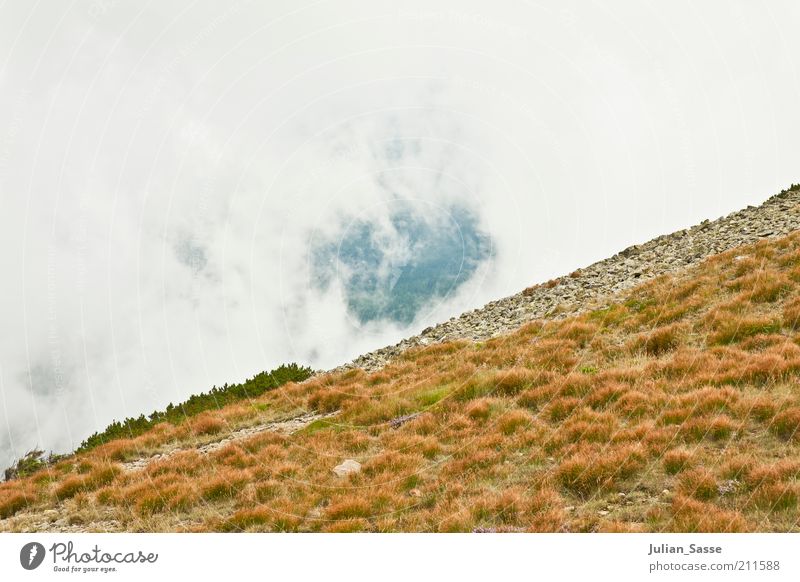 Schräg mit Loch Umwelt Natur Landschaft Pflanze Urelemente Erde Luft Himmel Wolken Sommer Berge u. Gebirge Gipfel Fernweh Tschechien Riesengebirge Wolkenloch