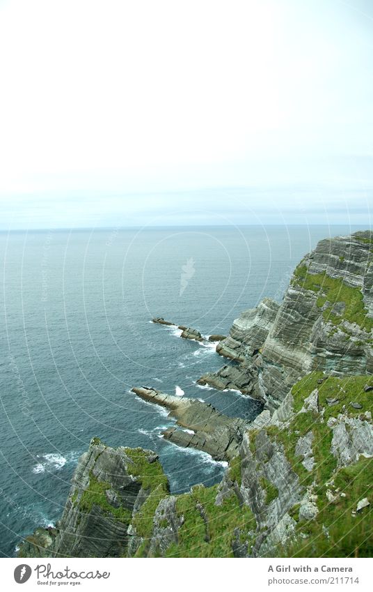 Eine Insel so schön Umwelt Natur Landschaft Pflanze Urelemente Wolken Sommer Klima Gras Wellen Küste Sehenswürdigkeit genießen außergewöhnlich bedrohlich