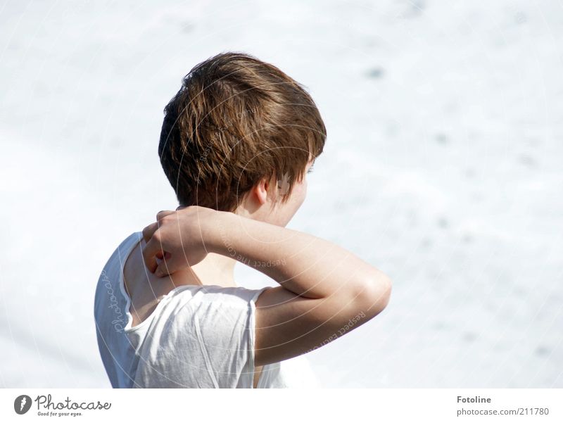 Junge Frau Im Weissen T Shirt Halt Den Arm Angewinkelt Detailaufnahme Oberarm Und Ellbogen Ruckansicht Seitenansicht Ein Lizenzfreies Stock Foto Von Photocase