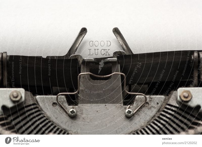 GOOD LUCK mit der Schreibmaschine getippt good luck Buchstaben Büro Erfolg Hardware Brief Papier Metall Schriftzeichen lesen schreiben alt grau schwarz silber