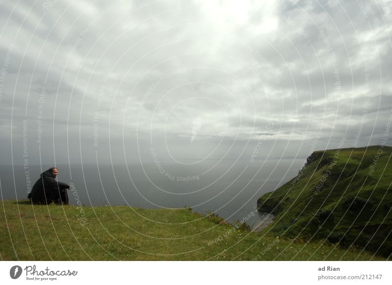 Da würde ich jetzt gerne wieder sein... maskulin Mann Erwachsene Rücken 1 Mensch Landschaft Wolken Horizont Sonnenlicht Hügel Küste Meer Denken genießen Blick