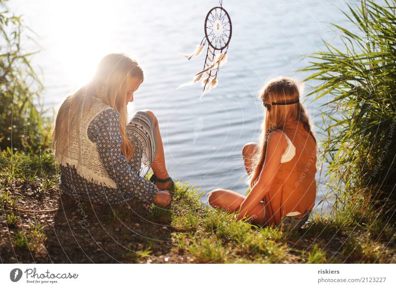 "indian summer" Mensch feminin Kind Mädchen Geschwister Familie & Verwandtschaft Kindheit 2 3-8 Jahre Umwelt Natur Sonne Sonnenlicht Sommer Schönes Wetter