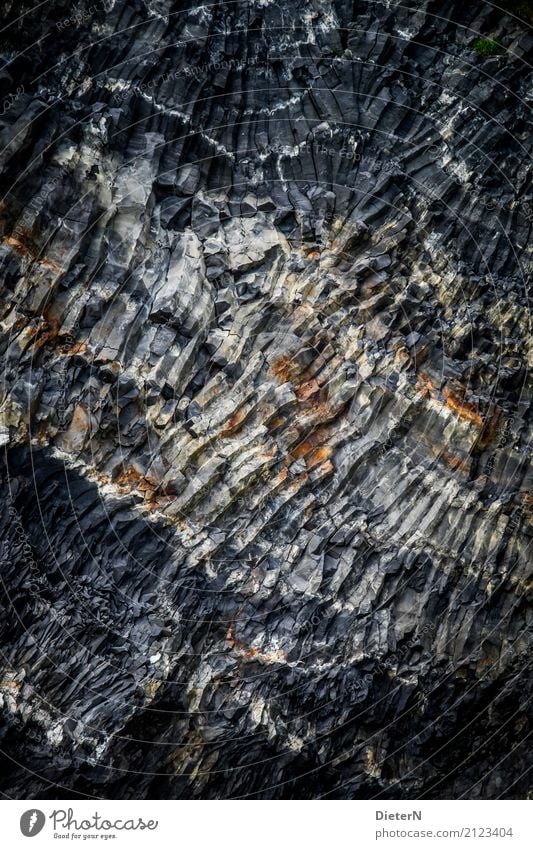 erstarrt Felsen braun grau schwarz weiß Island Lava Tuffstein Urelemente Basalt Strukturen & Formen Farbfoto Gedeckte Farben Außenaufnahme Menschenleer Tag